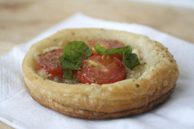 Tarte pistou-tomates